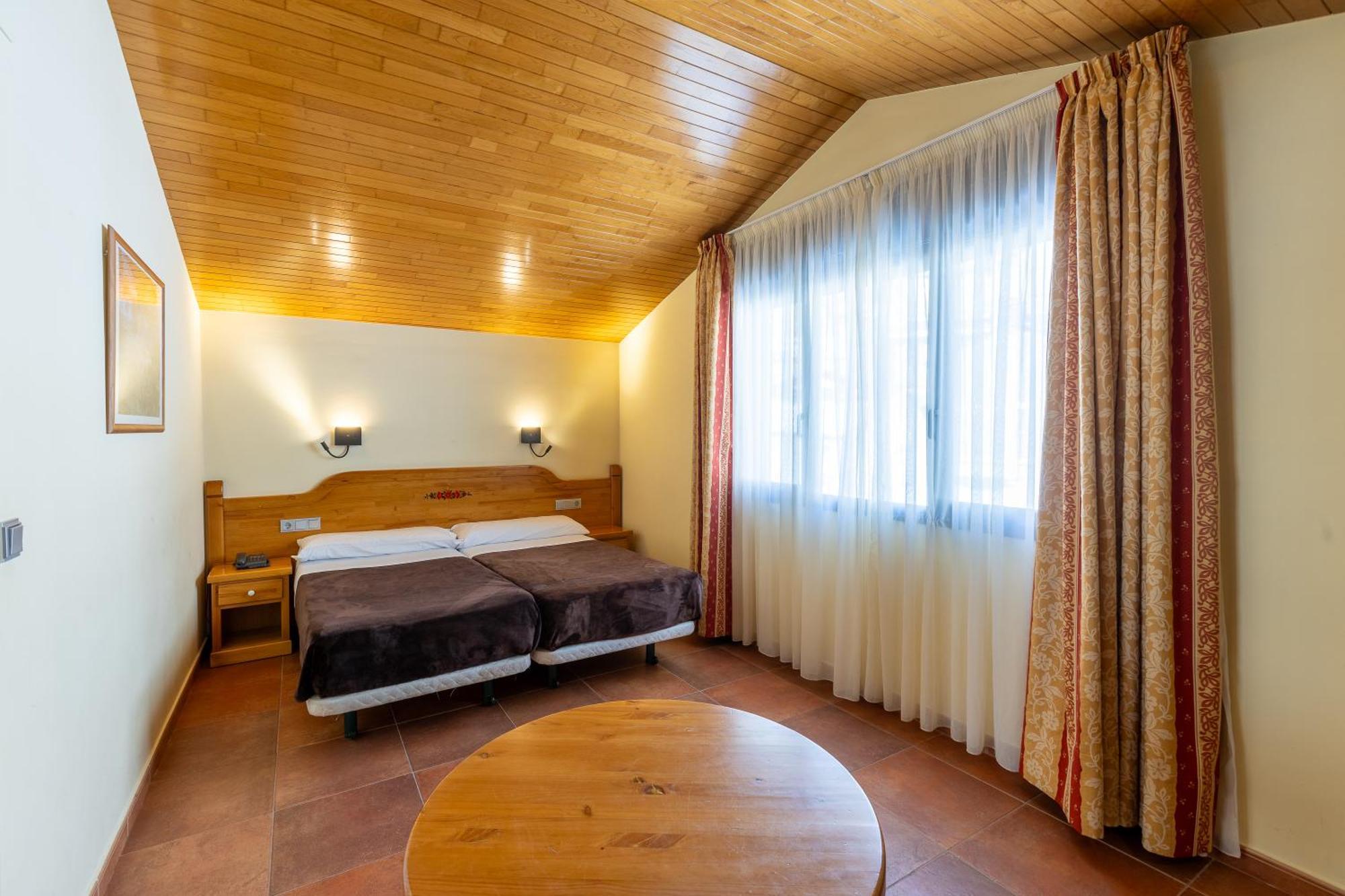 Apartaments Sant Moritz Arinsal Exteriör bild